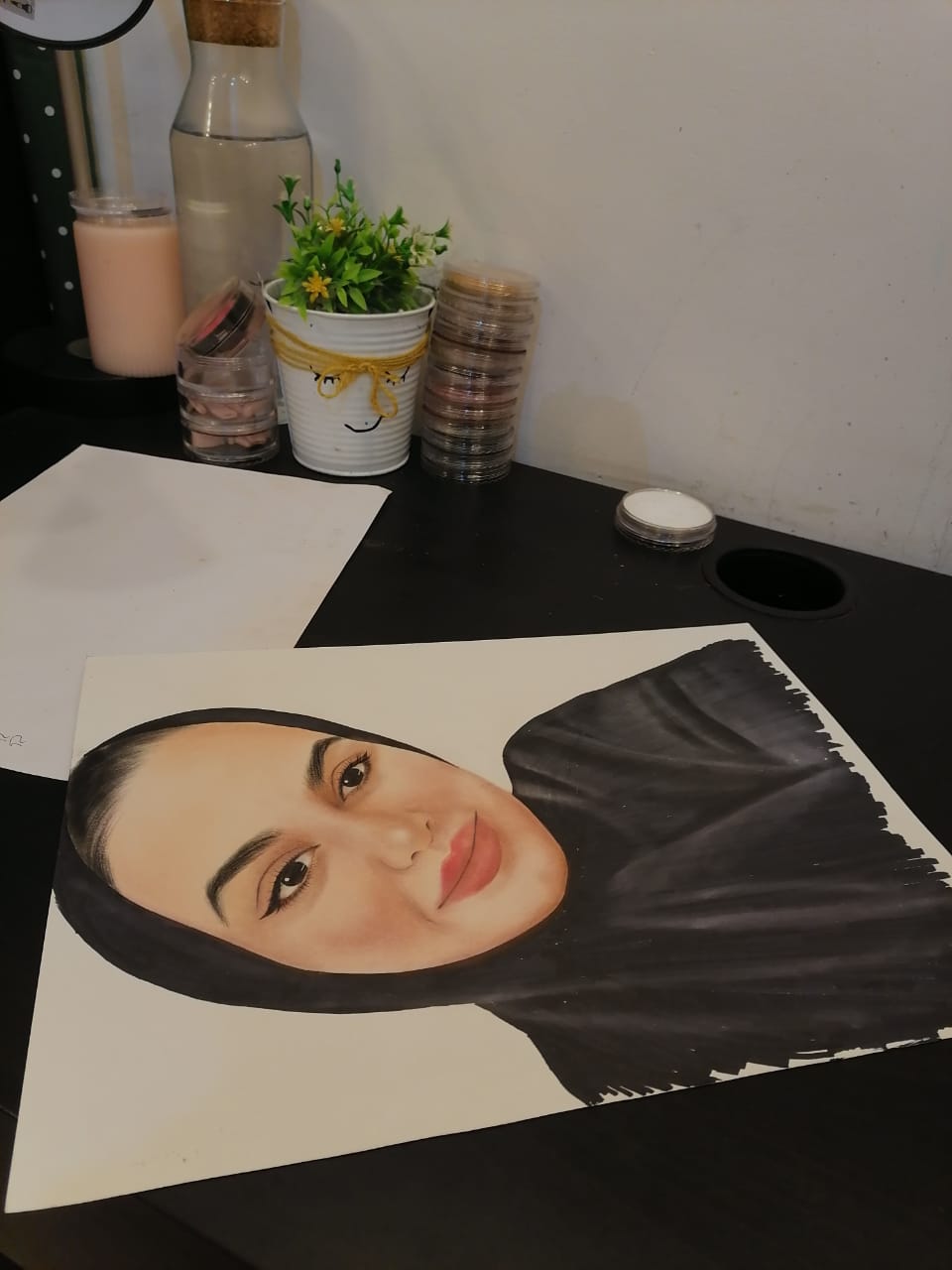 بورتريه فتاة بالحجاب — رسم يدوي دقيق